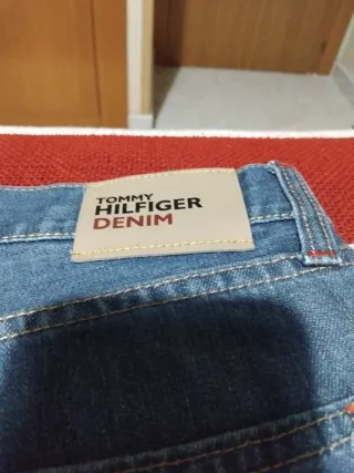 Vaqueros caballero azules Tommy Hilfiger  18 €