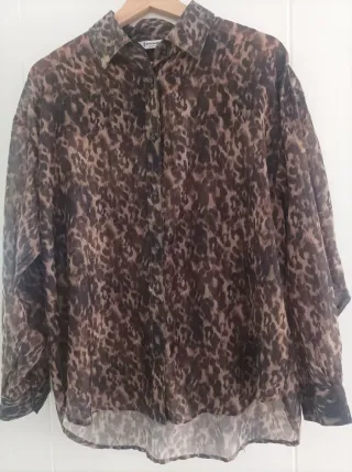 Camisa semitransparente animal print