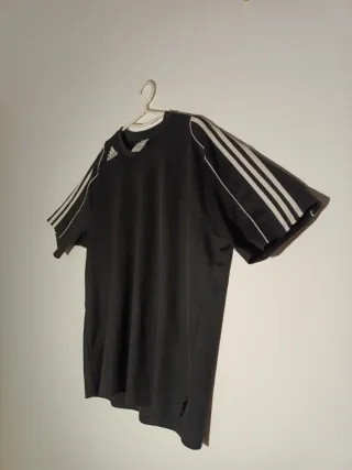 Camiseta Adidas Negra Streetwear Retro Vintage