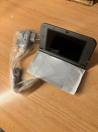 Nuovo Nintendo 3DS XL Nero + Caricatore