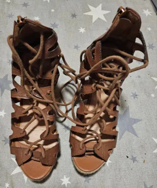 Sandalias gladiador marrones con cordones
