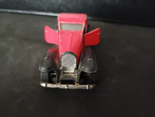 Coche Bugatti Antiguo Escala dé hierro.