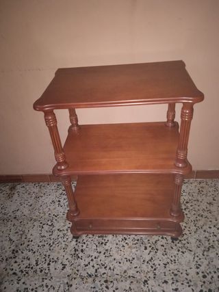 Mesa auxiliar de madera