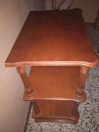 Mesa auxiliar de madera