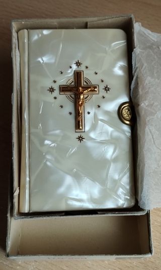 Devocionario tapas nácar y crucifijo dorado