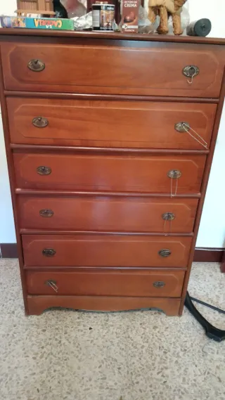 Cómoda  con 6 cajones. Sólo para cambiar tiradores