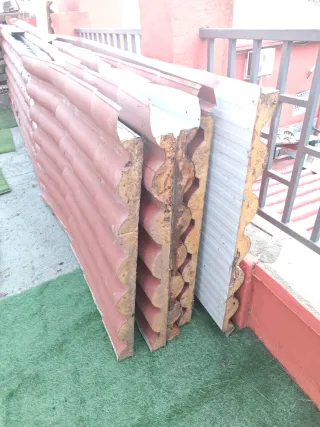 Paneles Sándwich Teja Rojo