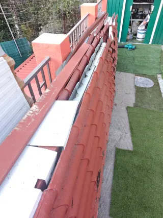 Paneles Sándwich Teja Rojo