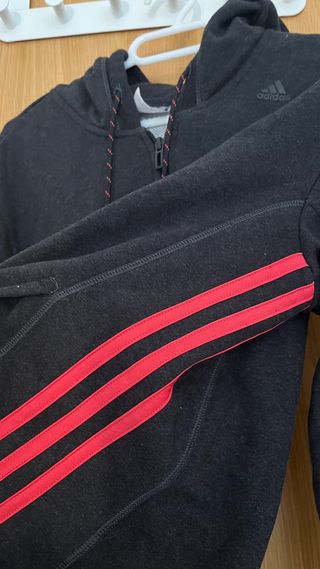 Sudadera Adidas Negra con Rayas Rojas Talla M