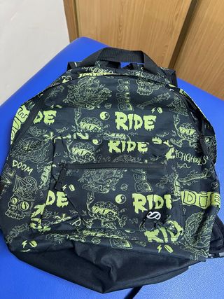 Mochila con estampado de calaveras y RIDE