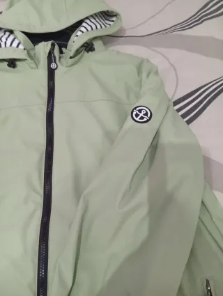 Chubasquero verde sin estrenar