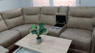 Sofá rinconera reclinable con posavasos