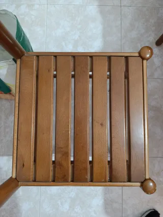 Mesa de cocina extensible y 4 sillas de madera