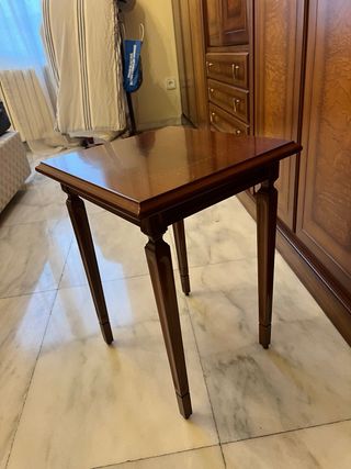 Mesas auxiliares madera maciza estilo clásico .