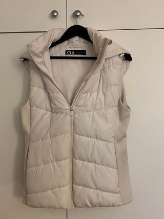 Chaleco Zara impermeable beige