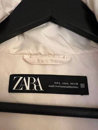 Chaleco Zara impermeable beige
