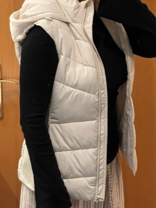 Chaleco Zara impermeable beige