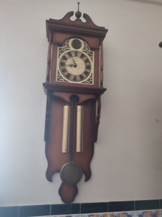 Reloj de pared antiguo madera y metal