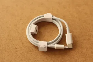 Adaptador / Cable USB-C a iPhone.