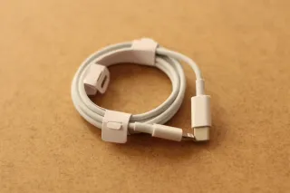 Adaptador / Cable USB-C a iPhone.