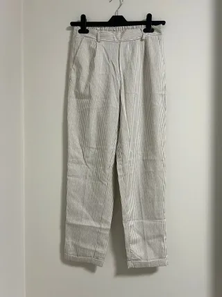 Pantalón Stradivarius rayas beige
