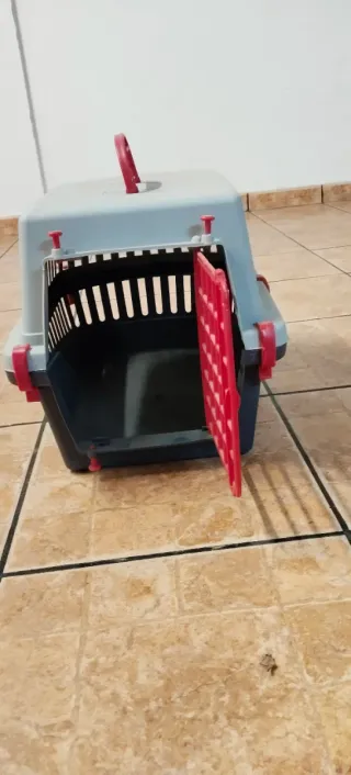 Transportín para mascotas gris y rojo