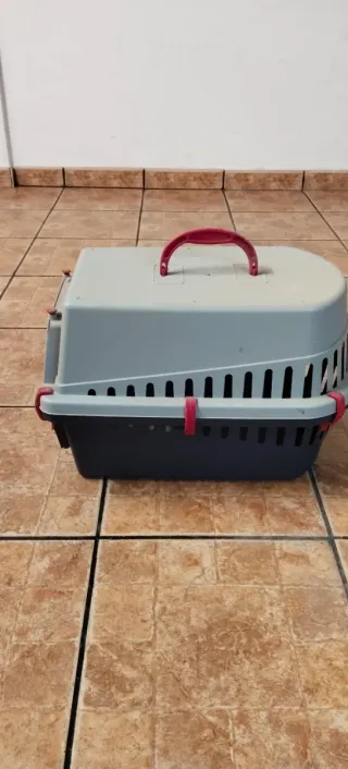 Transportín para mascotas gris y rojo