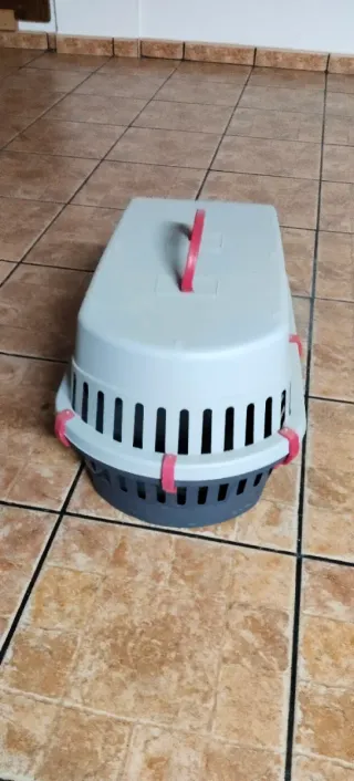 Transportín para mascotas gris y rojo