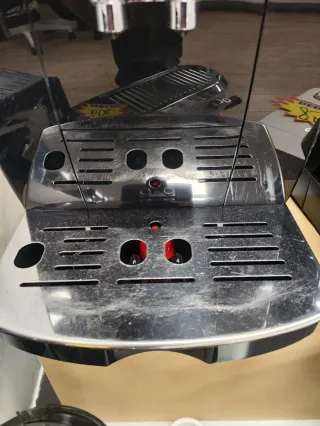 Cafetera De'Longhi Magnifica Negra