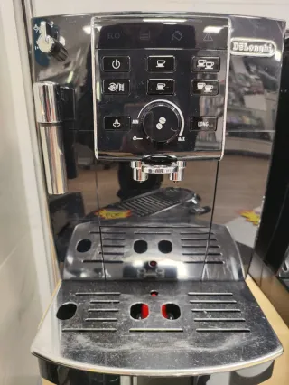 Cafetera De'Longhi Magnifica Negra