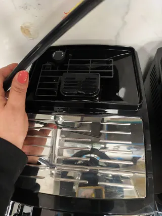 Cafetera De'Longhi Magnifica Negra