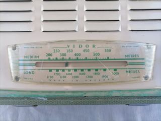 Radio portátil a válvulas Vidor Henley CN 426