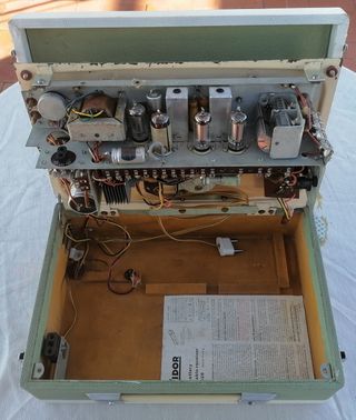 Radio portátil a válvulas Vidor Henley CN 426