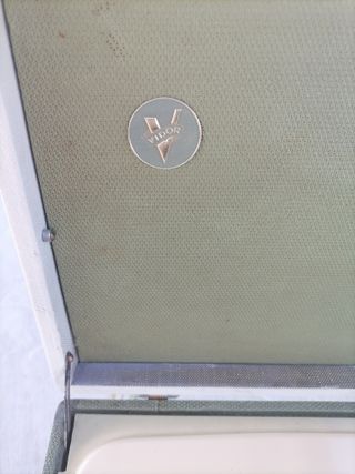 Radio portátil a válvulas Vidor Henley CN 426