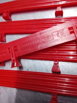 Scalextric: Lote 13 vallas pista negra