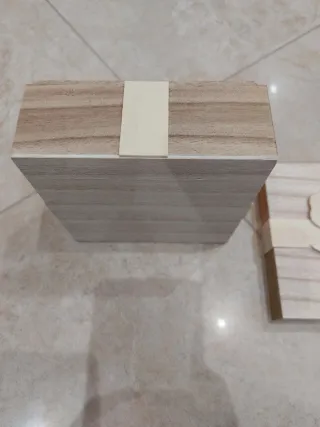 Scatola regalo in legno con fiocco