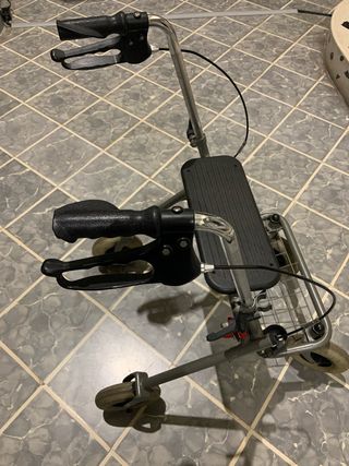 Andador con asiento y ruedas