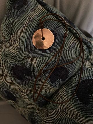 Colgante Uno de 50 Cuero y Plata