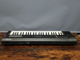 Teclado sintetizador Yamaha MX49 + bolsa original