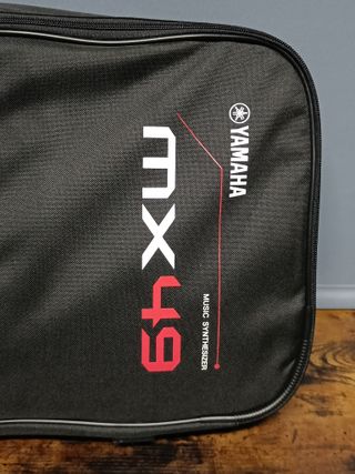 Teclado sintetizador Yamaha MX49 + bolsa original