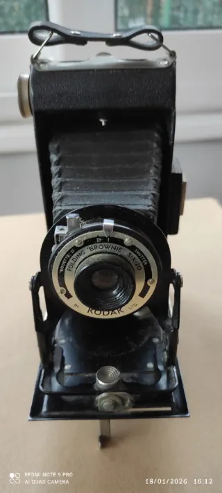 Cámara Kodak Brownie Six-20 Plegable