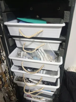 Lote de bisutería y relojes