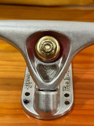 2 Trucks Paris Longboard/Skate