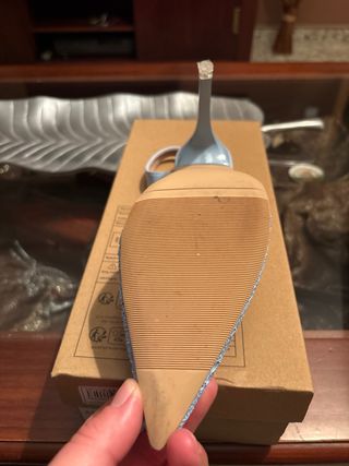 Zapato tacón de aguja de 9cm, azul, con encaje.