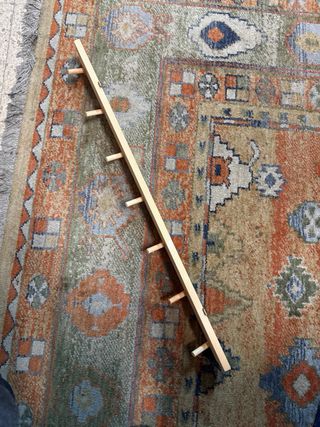 Colgador de pared de madera de pino