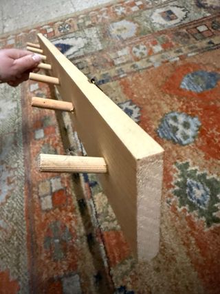 Colgador de pared de madera de pino