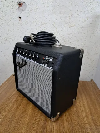 Amplificador Fender Frontman 15G