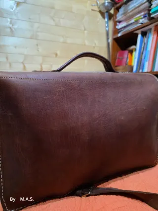 Maletín de cuero marrón