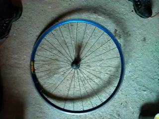 Llanta Mavic Azul delantera