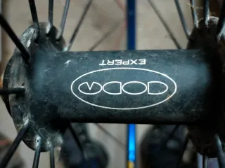 Llanta Mavic Azul delantera